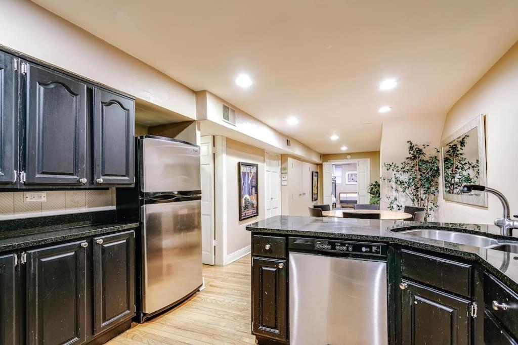 Apartment Brownstone In Gold Coast Chicago